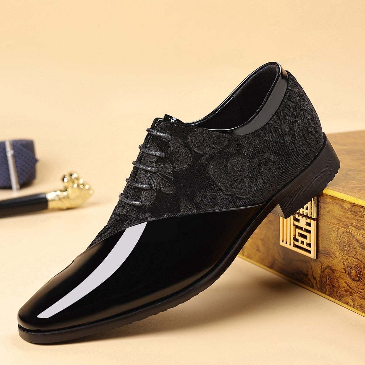Shiny Business Pointed-toe Leather Shoes