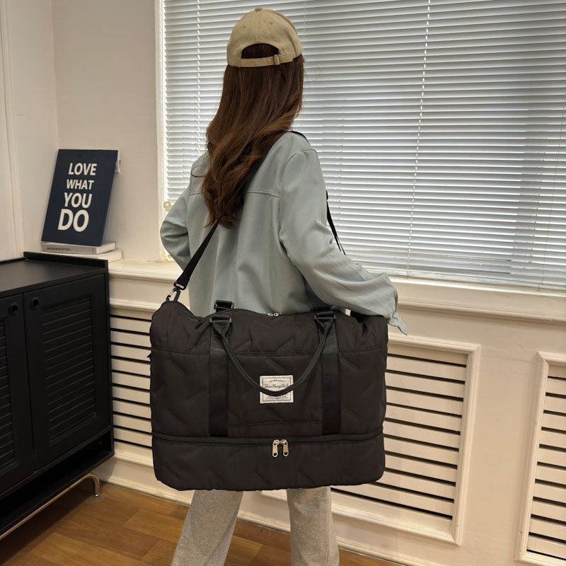 High-capacity Fitness Bag With A Dry-wet Separation Design