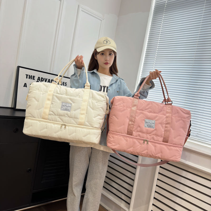 High-capacity Fitness Bag With A Dry-wet Separation Design