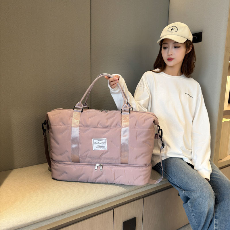 High-capacity Fitness Bag With A Dry-wet Separation Design